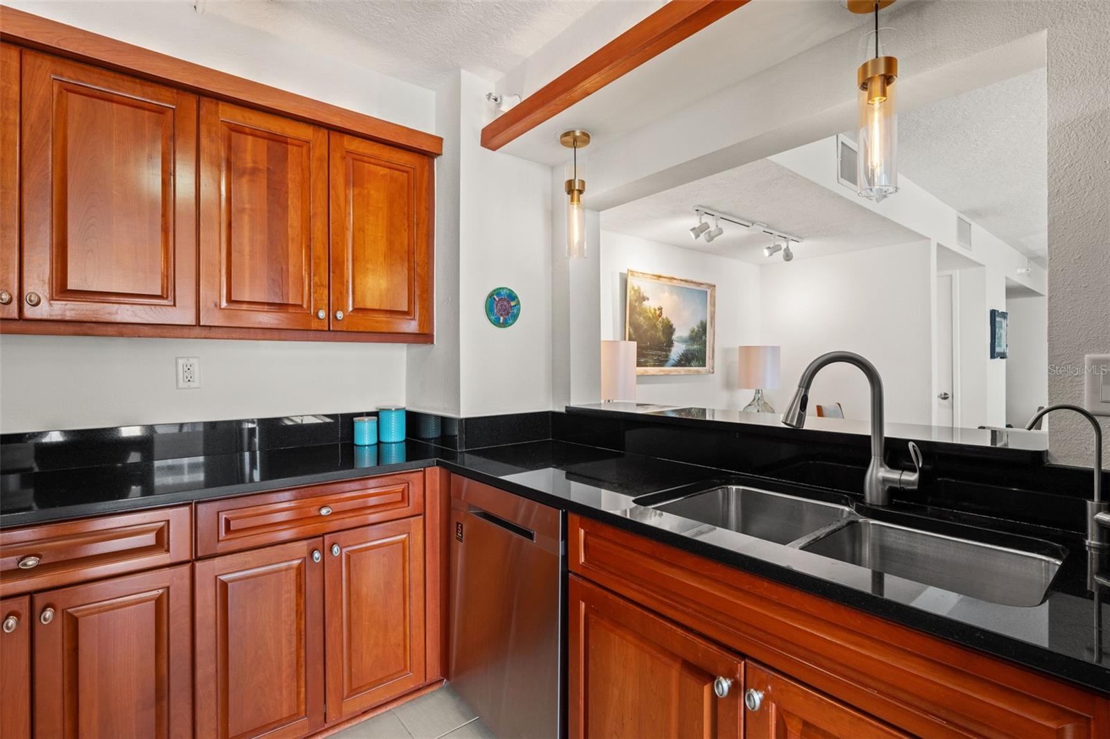 Image 12 of 51 For 2413 Bayshore Boulevard 805