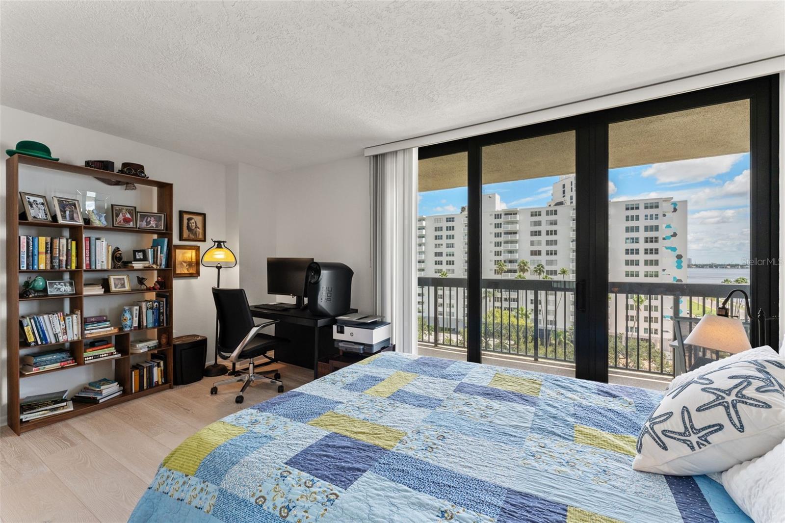 Image 18 of 51 For 2413 Bayshore Boulevard 805