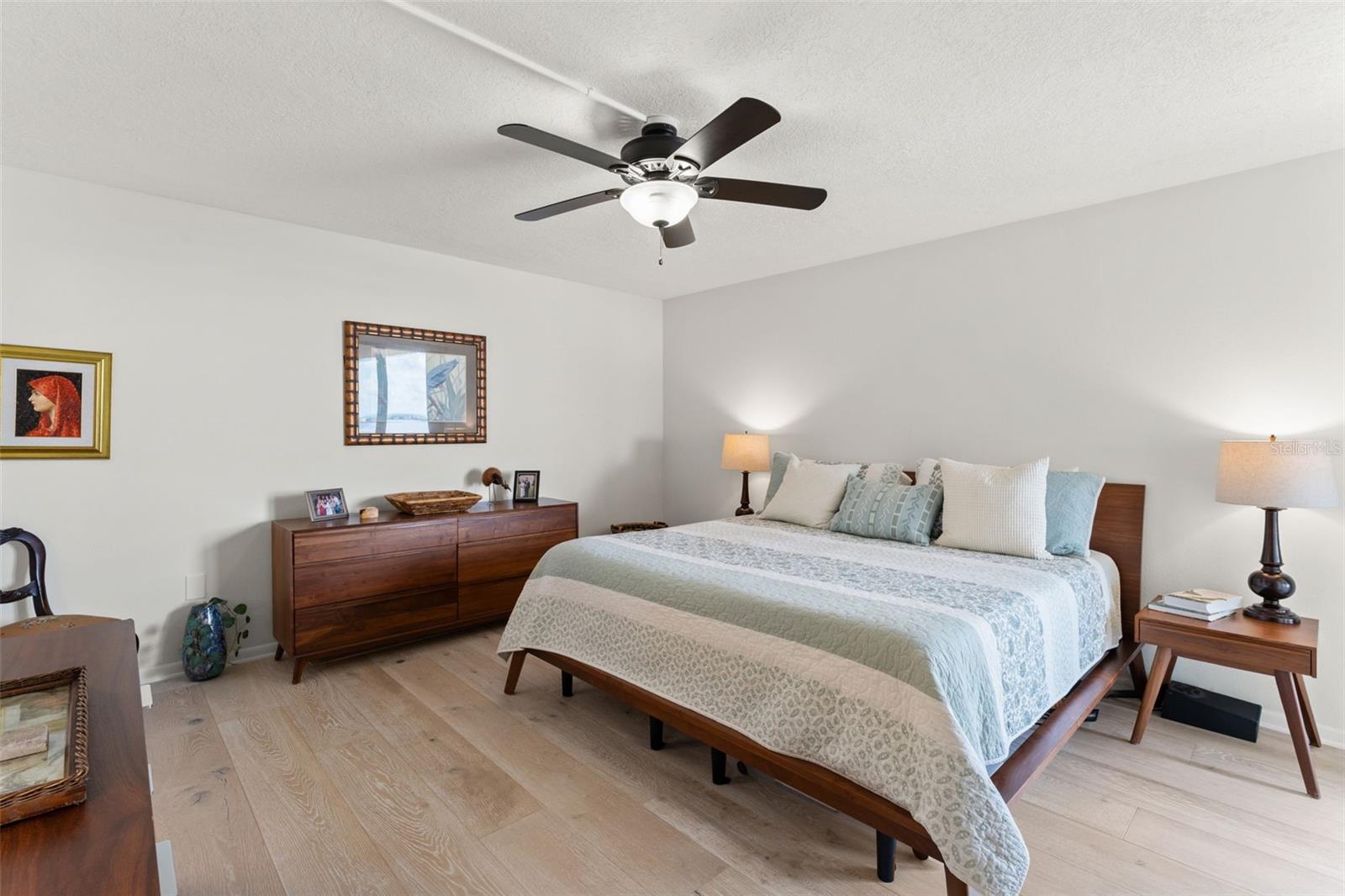 Image 21 of 51 For 2413 Bayshore Boulevard 805