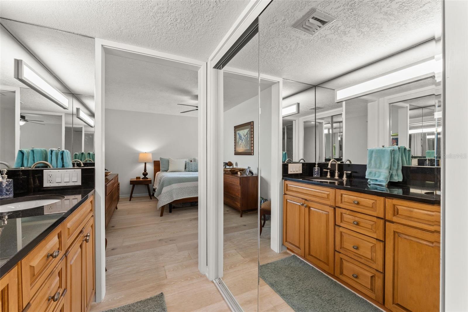 Image 29 of 51 For 2413 Bayshore Boulevard 805