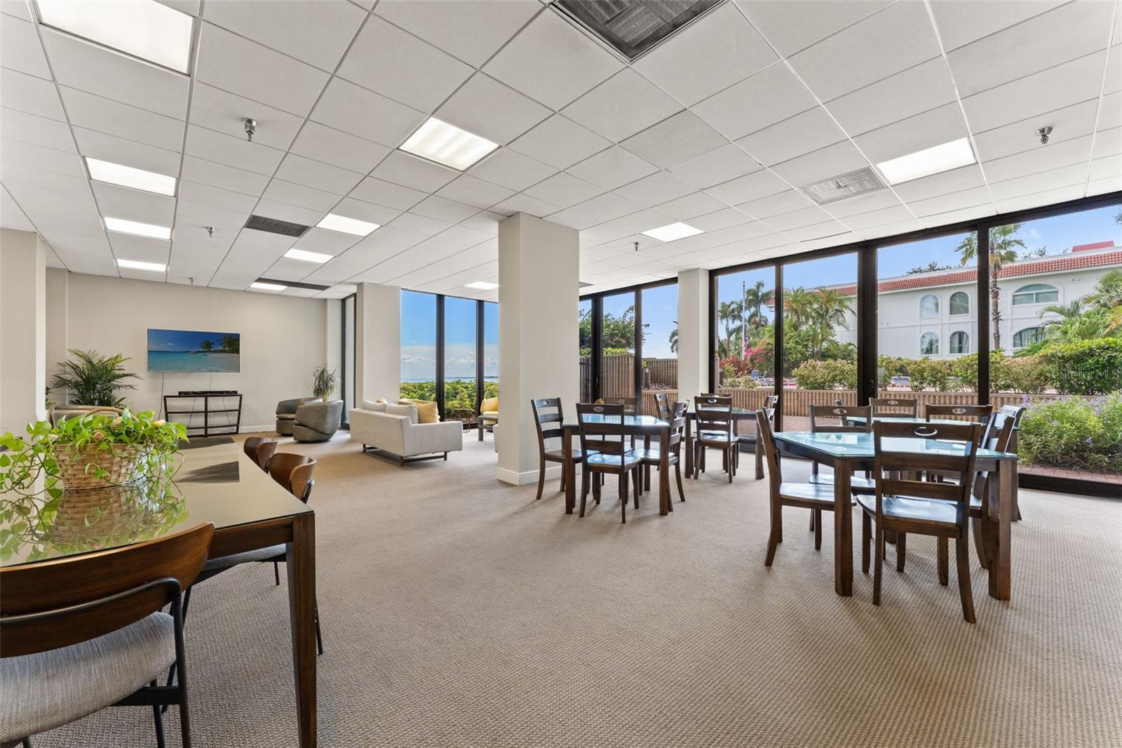 Image 36 of 51 For 2413 Bayshore Boulevard 805