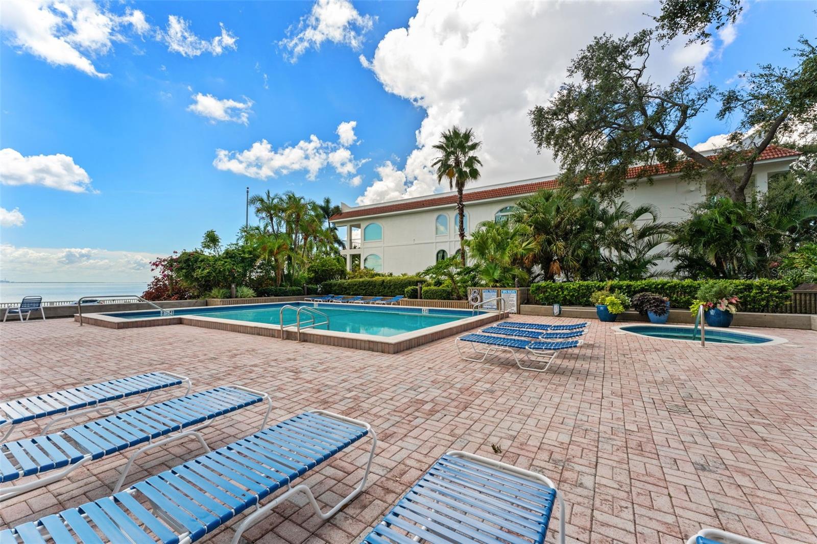 Image 39 of 51 For 2413 Bayshore Boulevard 805