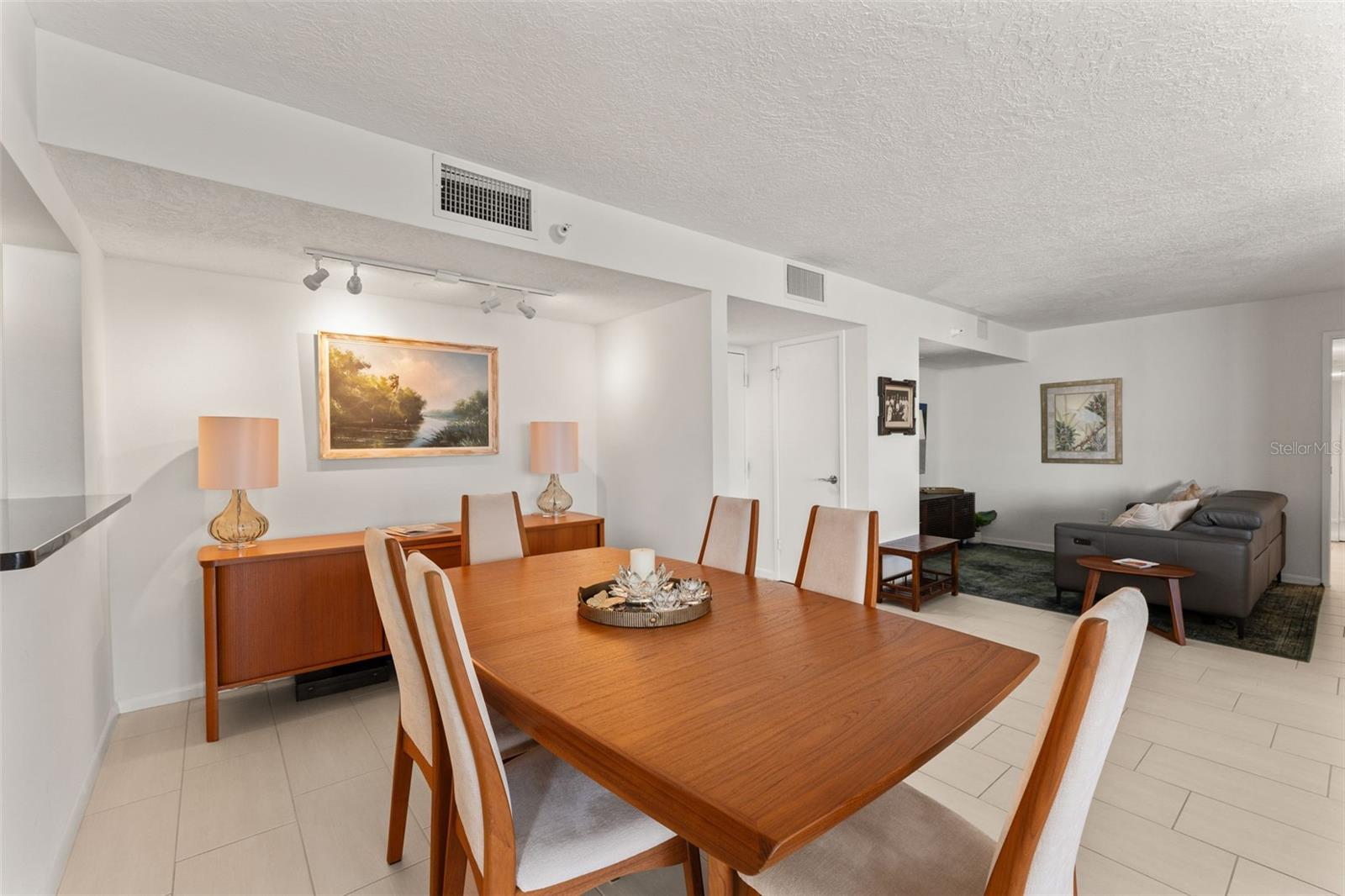 Image 9 of 51 For 2413 Bayshore Boulevard 805