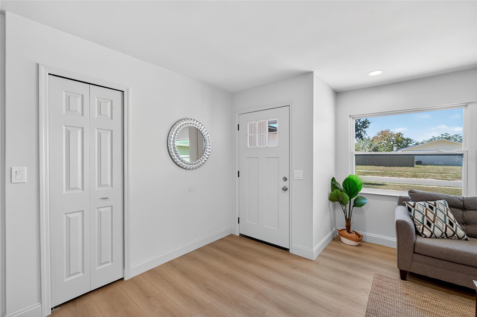 Image 11 of 68 For 14339 Diplomat Drive