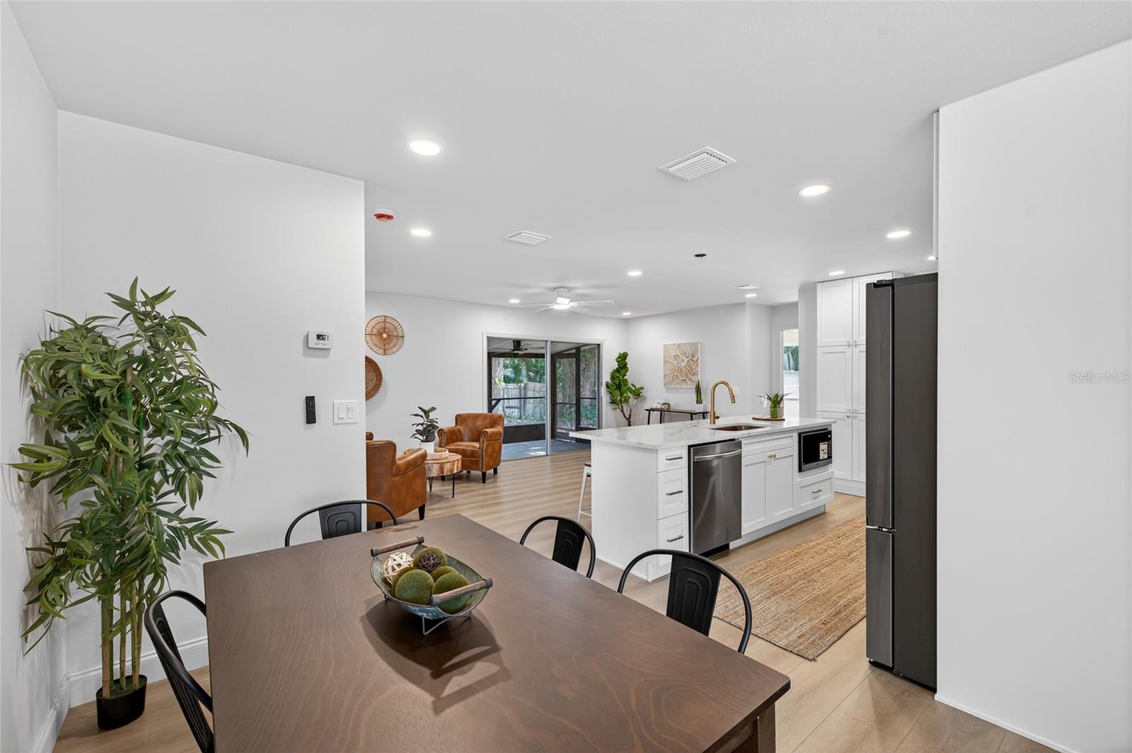 Image 12 of 68 For 14339 Diplomat Drive