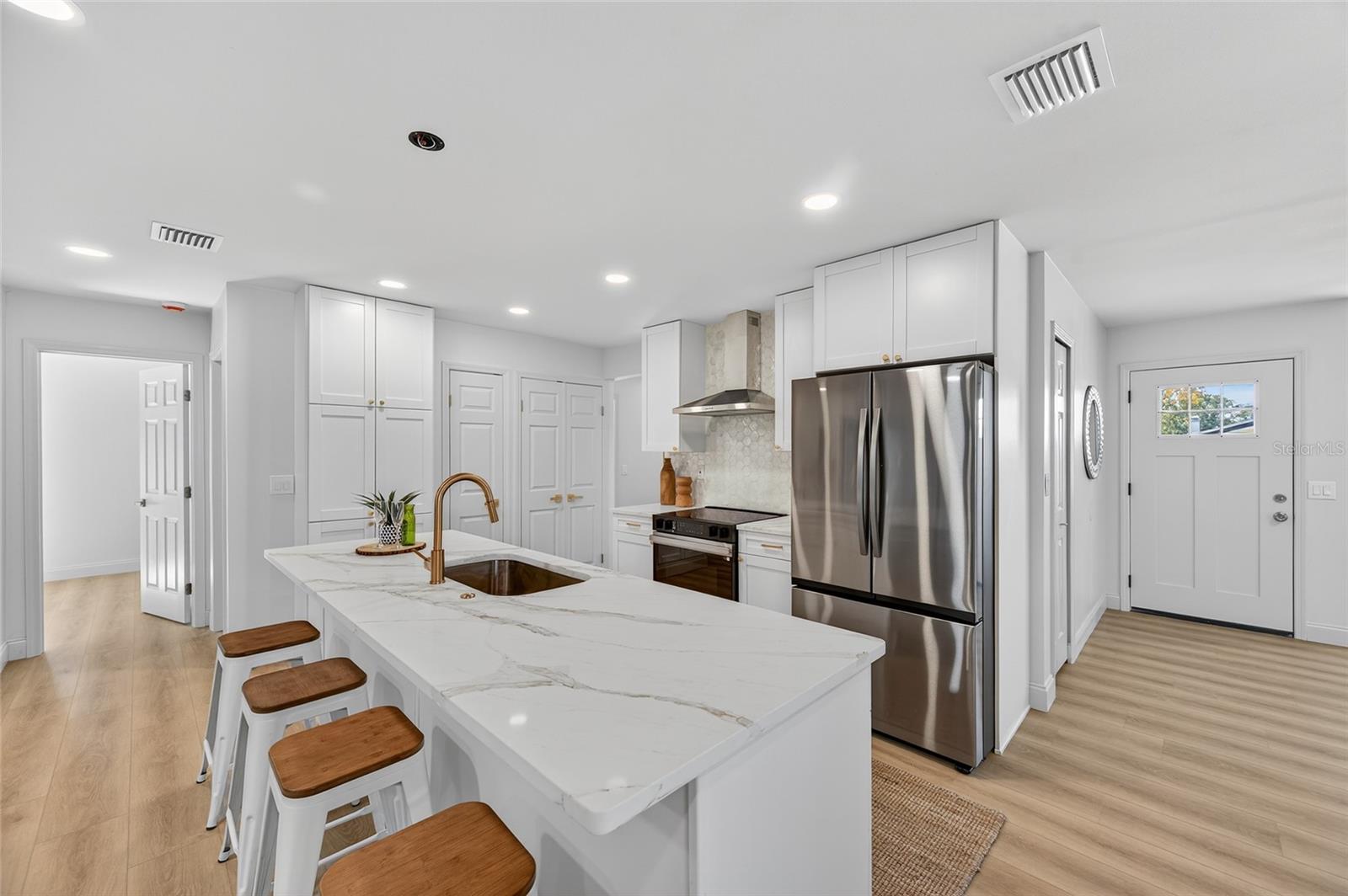 Image 16 of 68 For 14339 Diplomat Drive