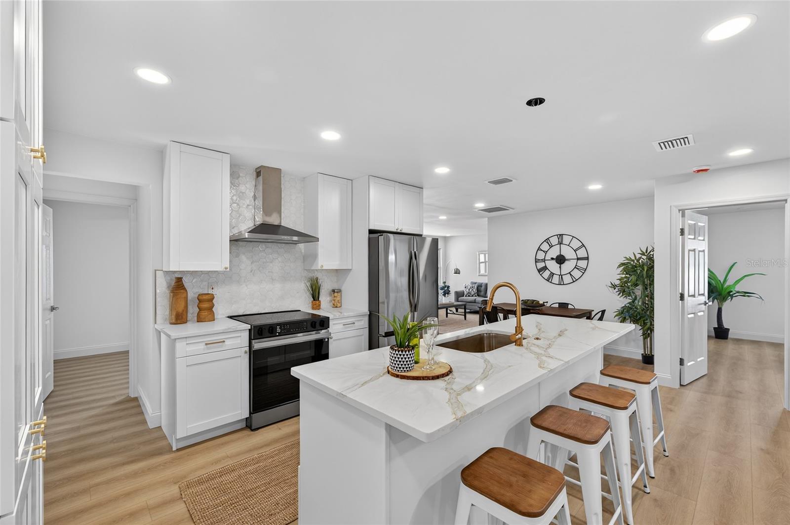 Image 17 of 68 For 14339 Diplomat Drive