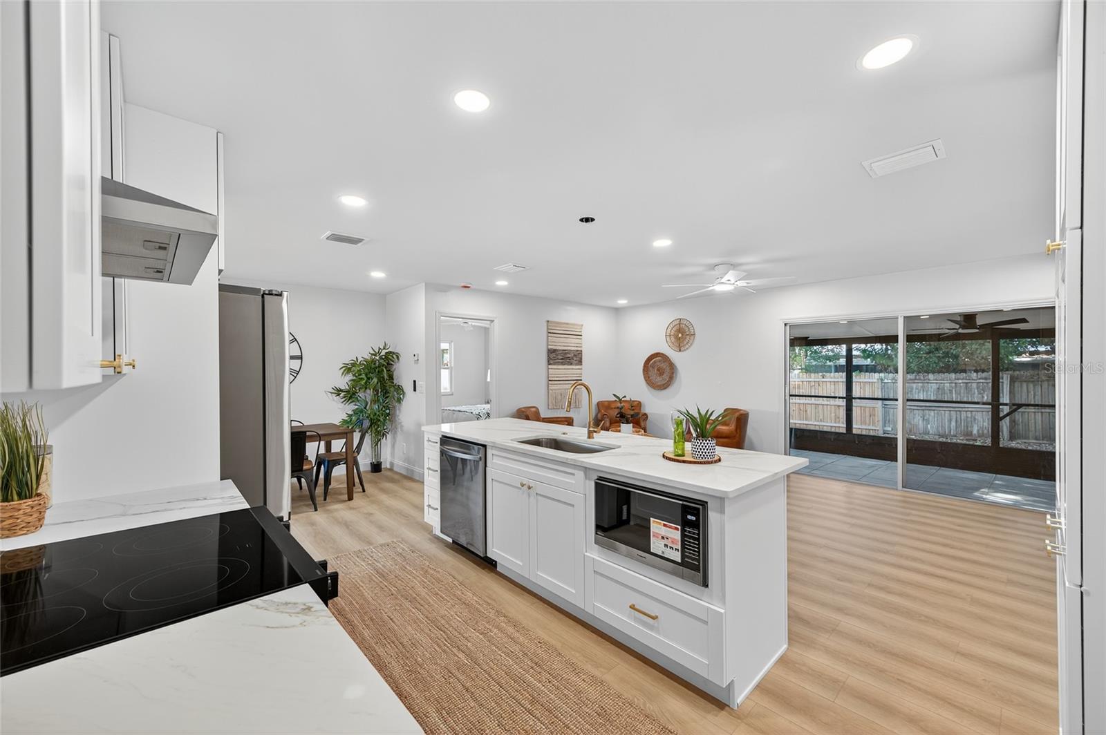 Image 18 of 68 For 14339 Diplomat Drive