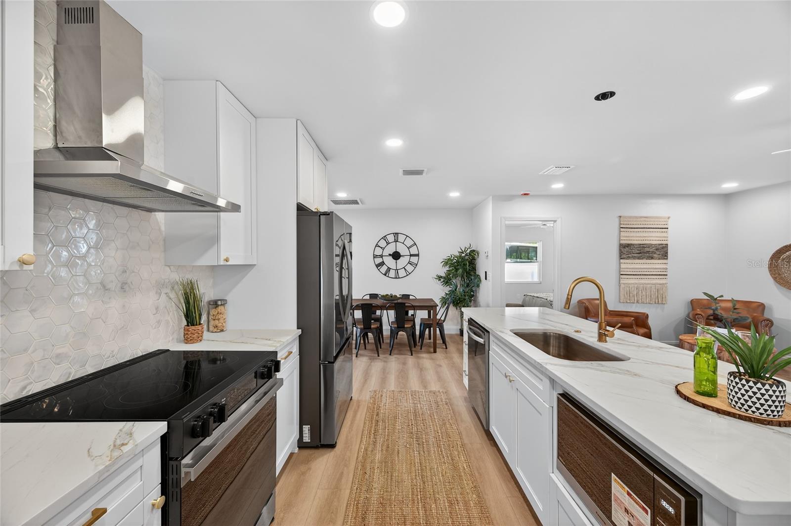 Image 19 of 68 For 14339 Diplomat Drive