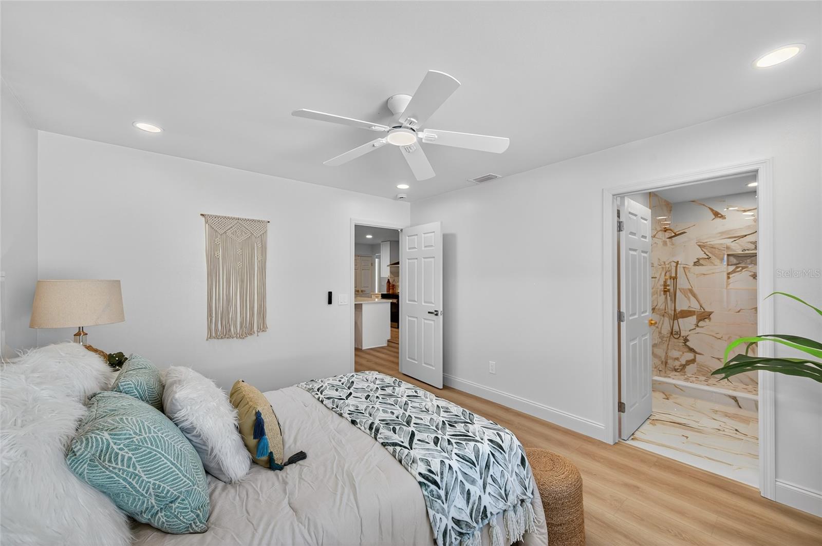 Image 27 of 68 For 14339 Diplomat Drive