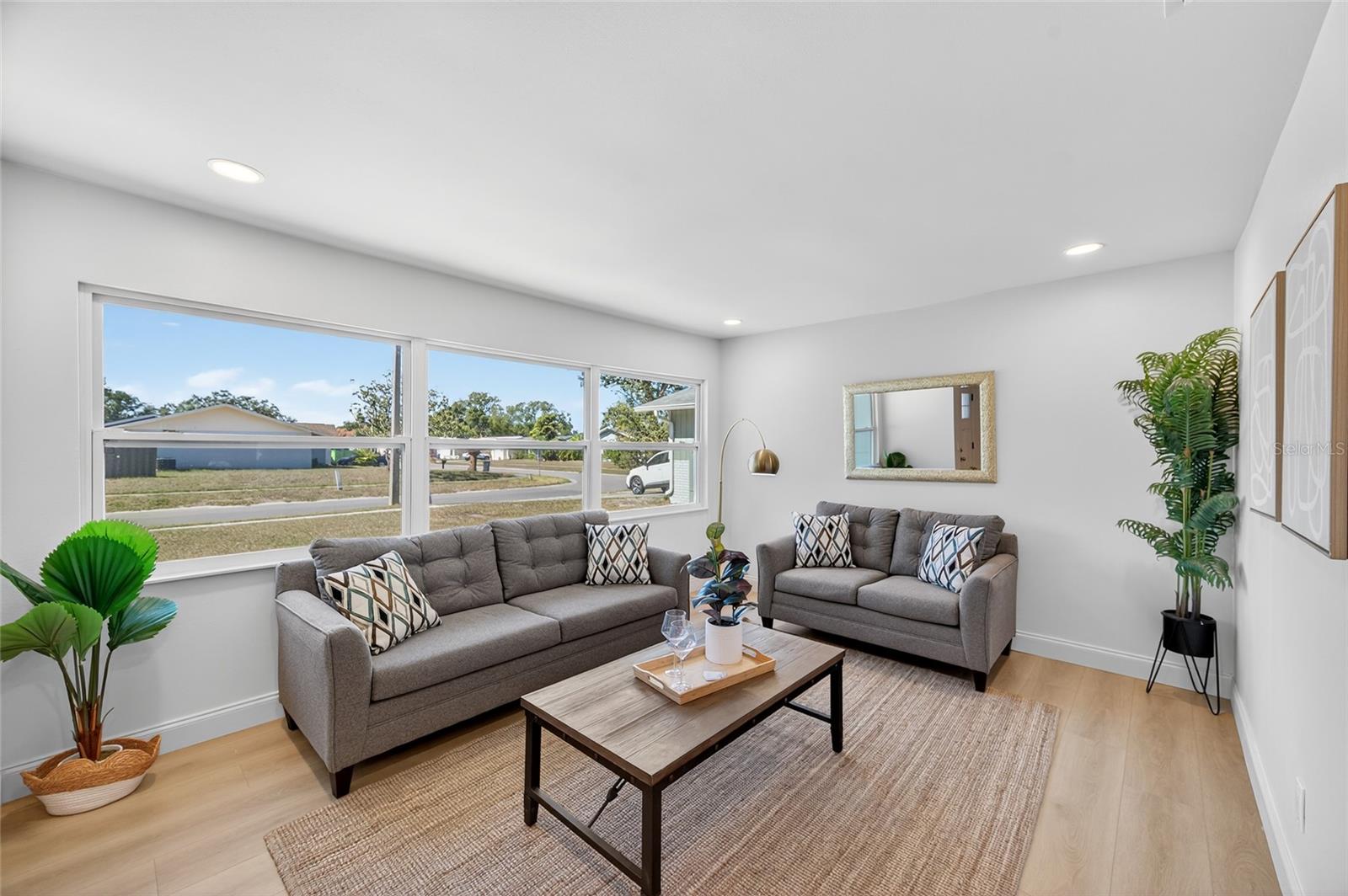 Image 7 of 68 For 14339 Diplomat Drive