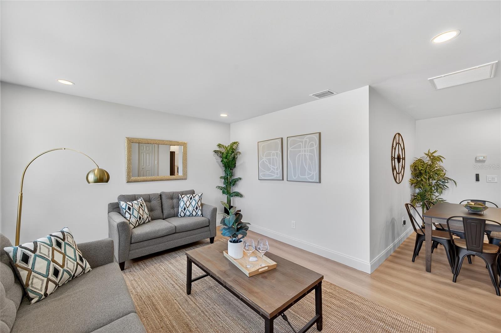 Image 8 of 68 For 14339 Diplomat Drive