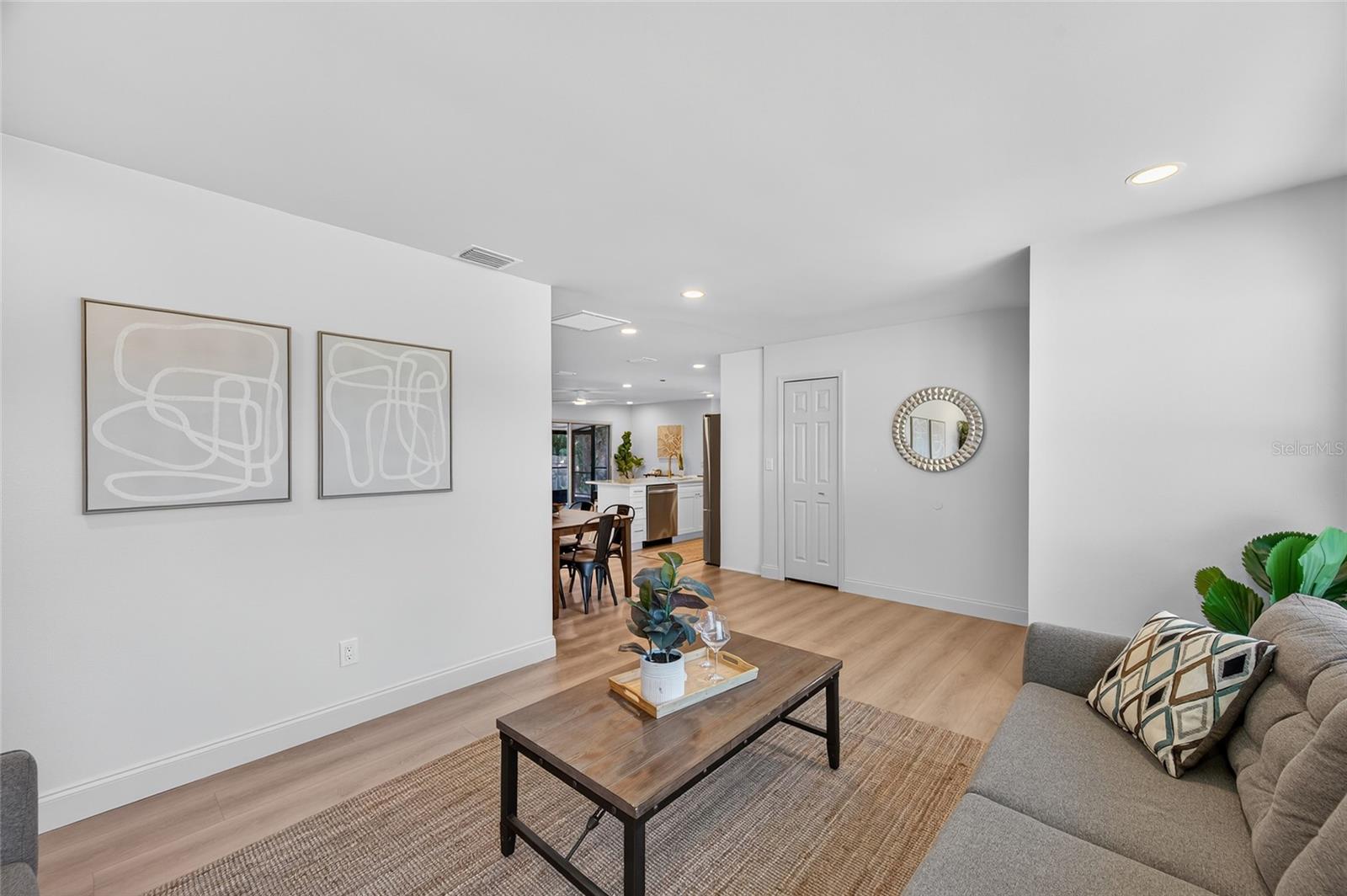 Image 9 of 68 For 14339 Diplomat Drive