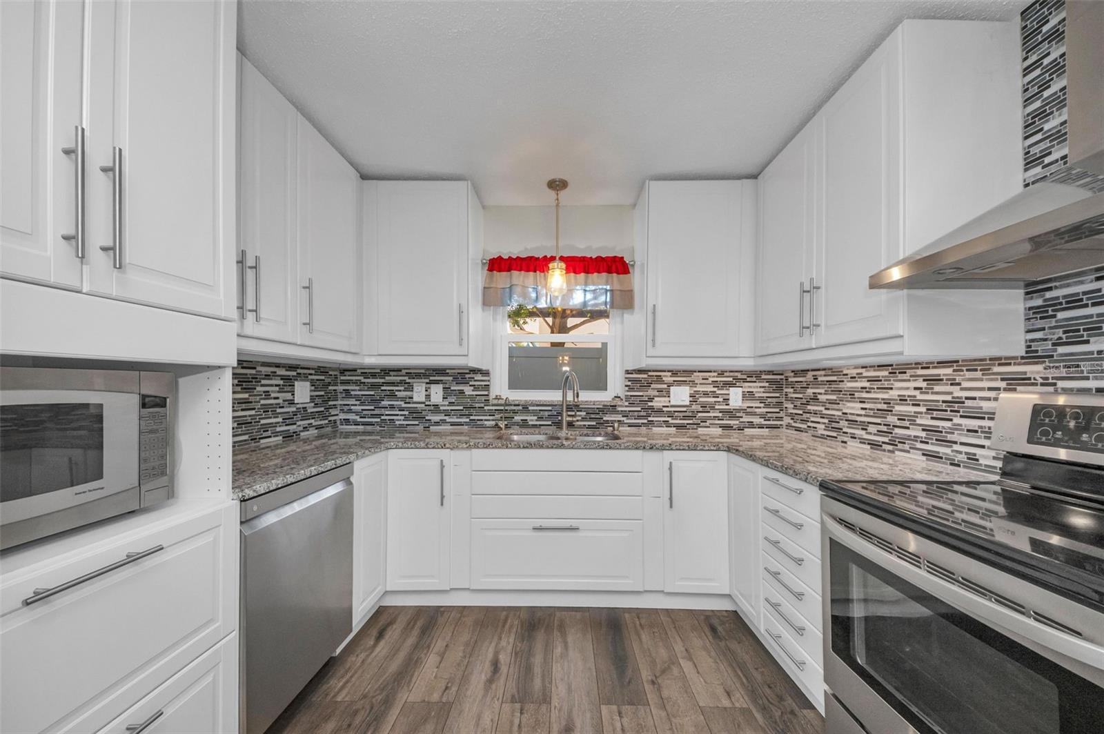 Image 10 of 41 For 11129 62nd Street N