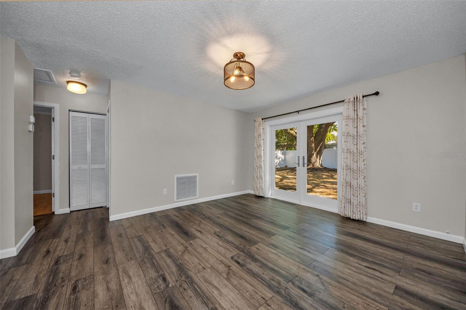 Image 16 of 41 For 11129 62nd Street N