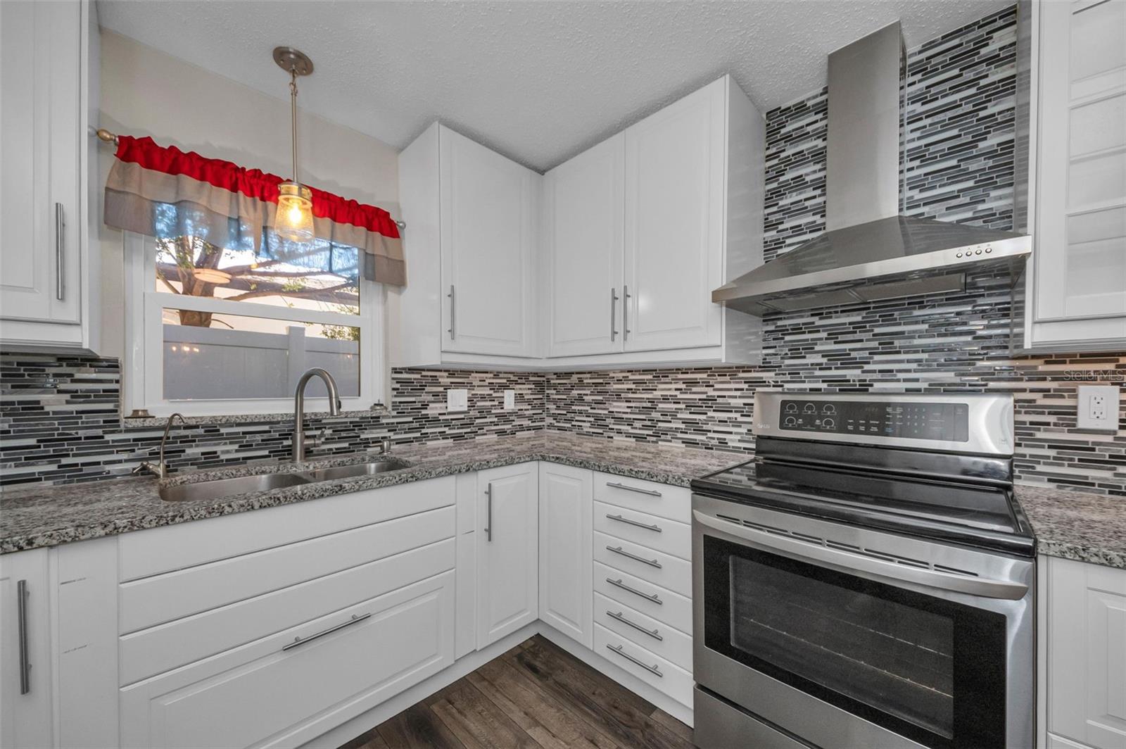 Image 9 of 41 For 11129 62nd Street N