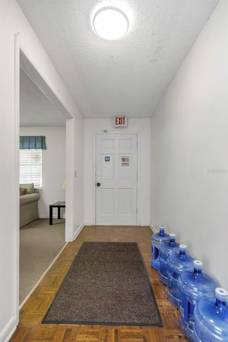 Image 12 of 63 For 17515 Lakeshore Road