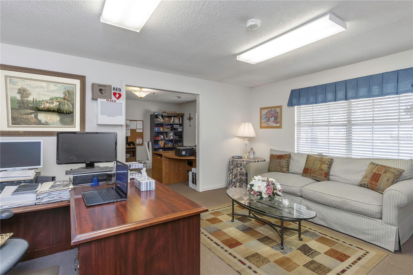 Image 14 of 63 For 17515 Lakeshore Road