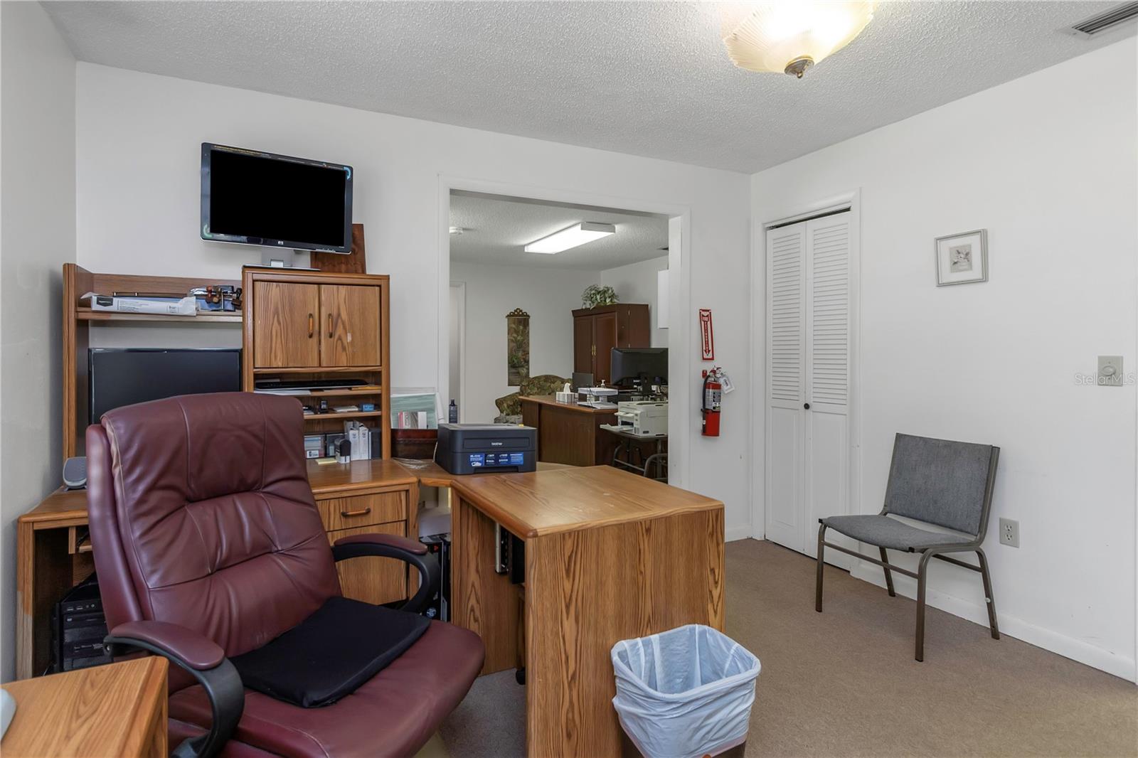 Image 18 of 63 For 17515 Lakeshore Road