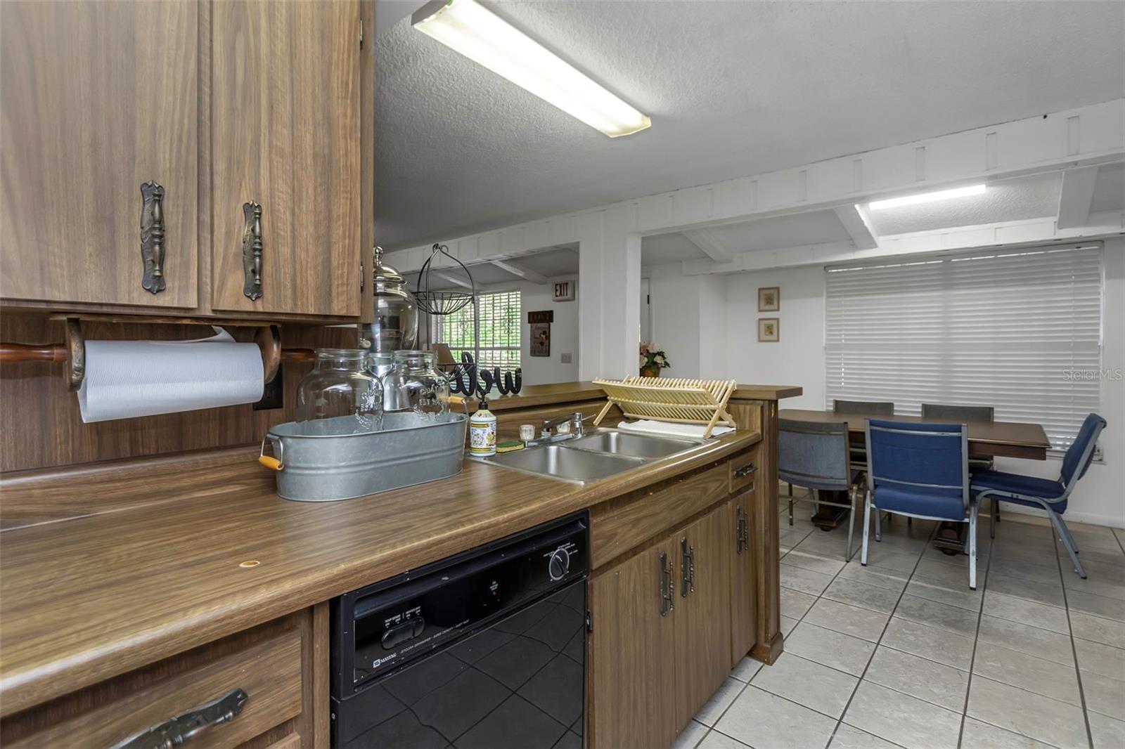 Image 23 of 63 For 17515 Lakeshore Road