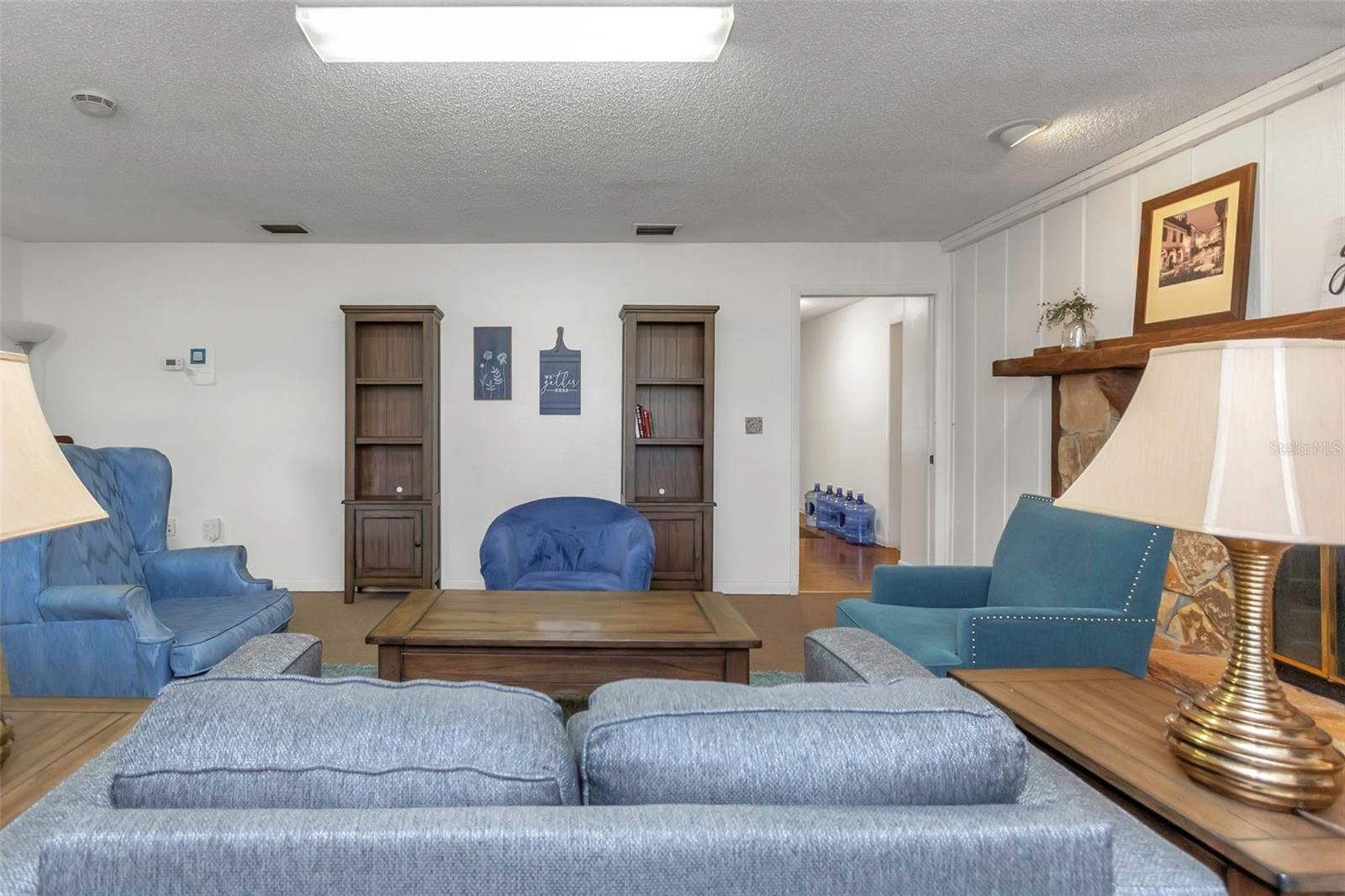 Image 36 of 63 For 17515 Lakeshore Road