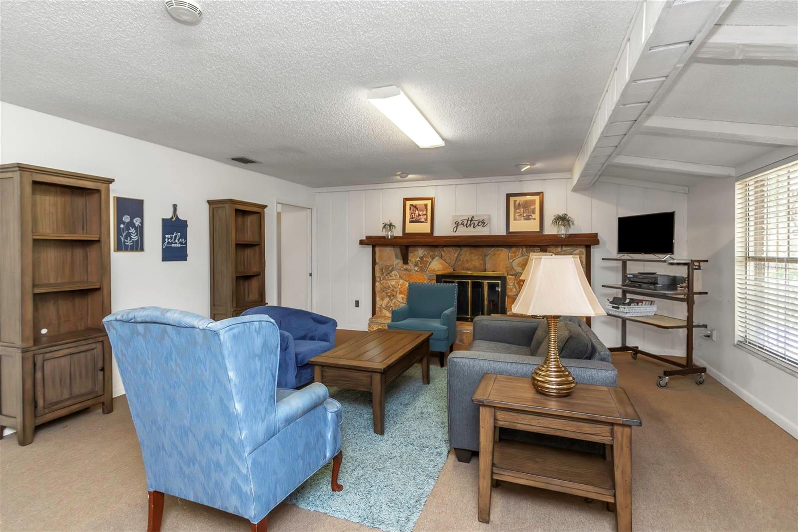 Image 39 of 63 For 17515 Lakeshore Road