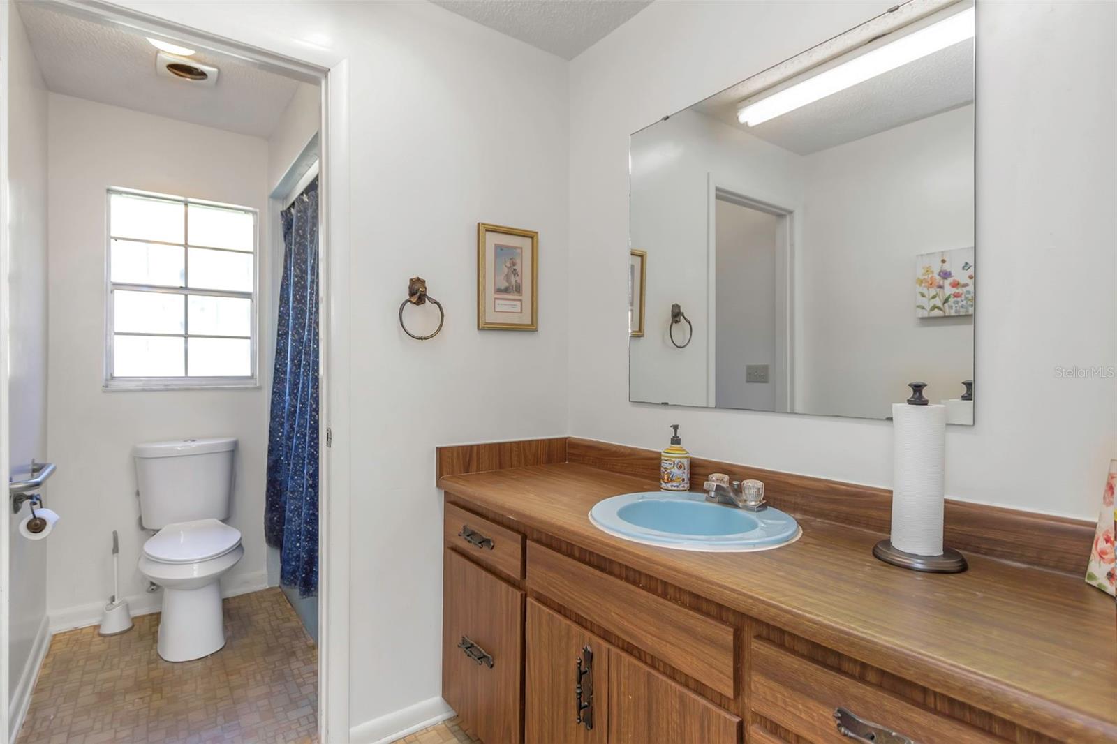 Image 41 of 63 For 17515 Lakeshore Road