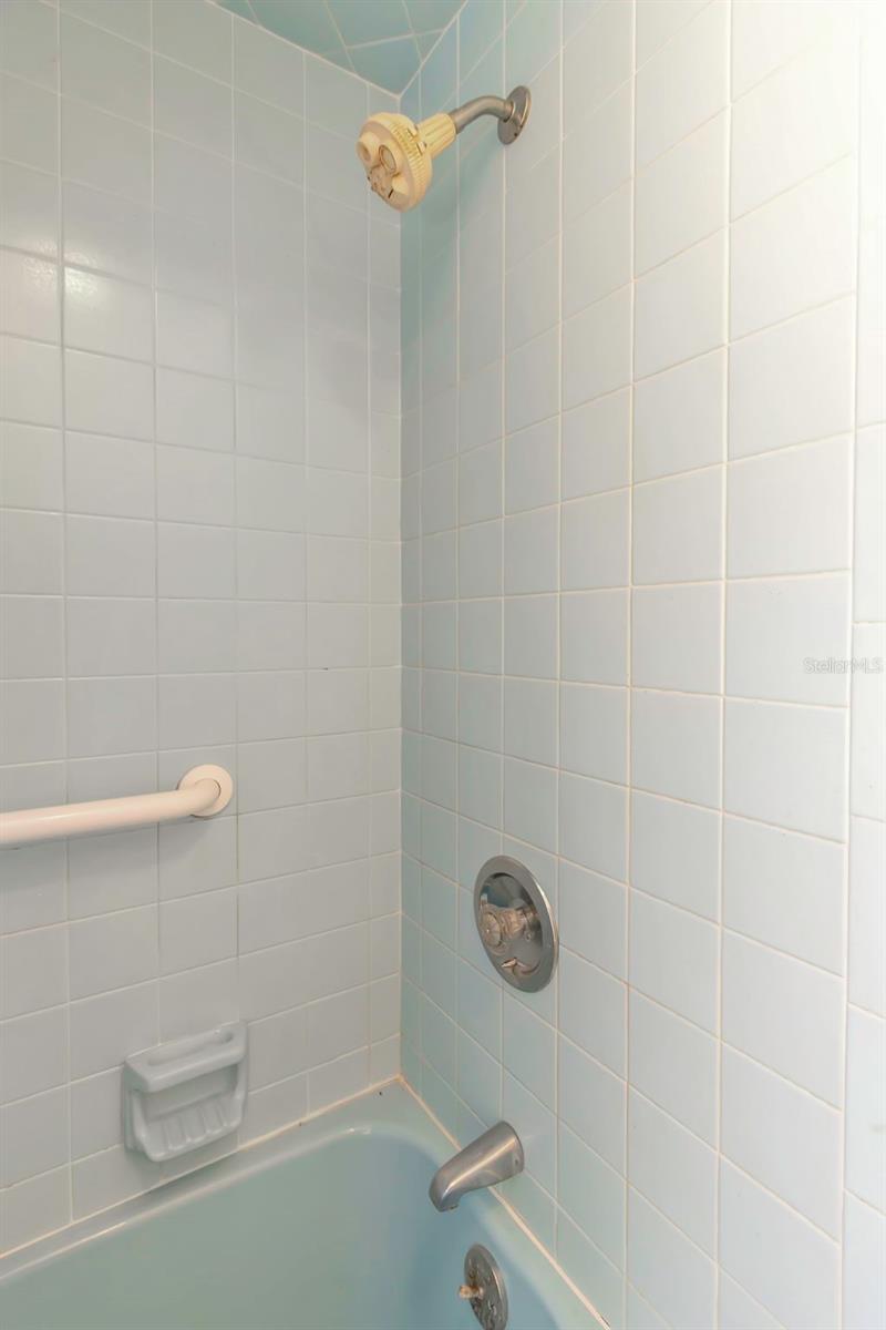 Image 43 of 63 For 17515 Lakeshore Road