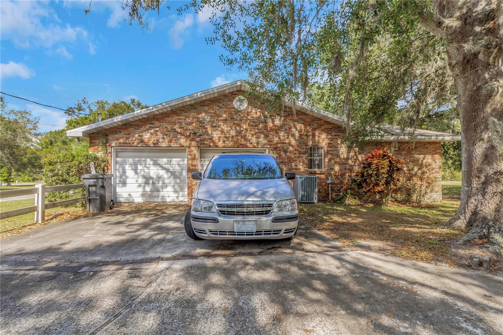 Image 48 of 63 For 17515 Lakeshore Road