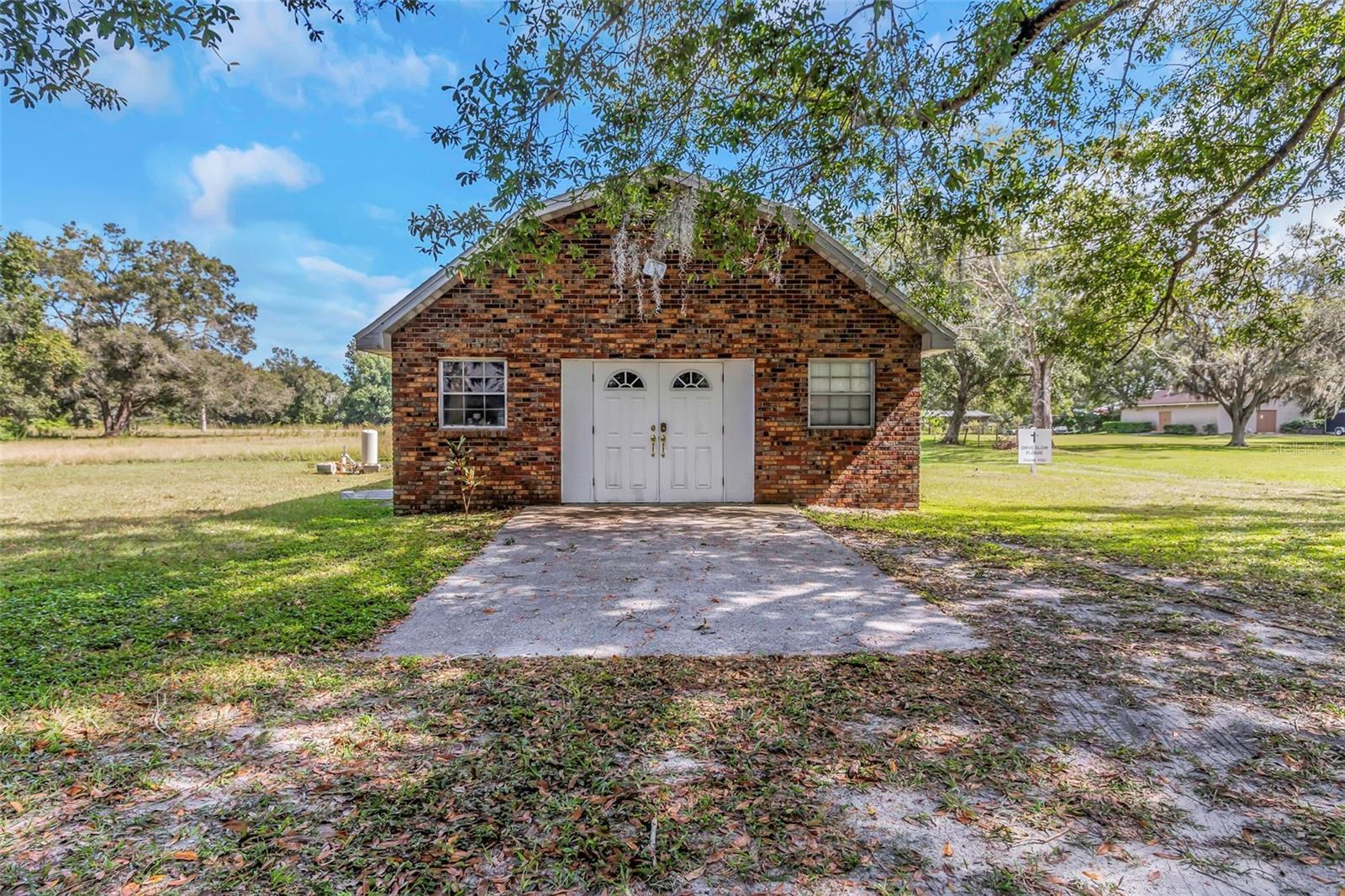 Image 50 of 63 For 17515 Lakeshore Road