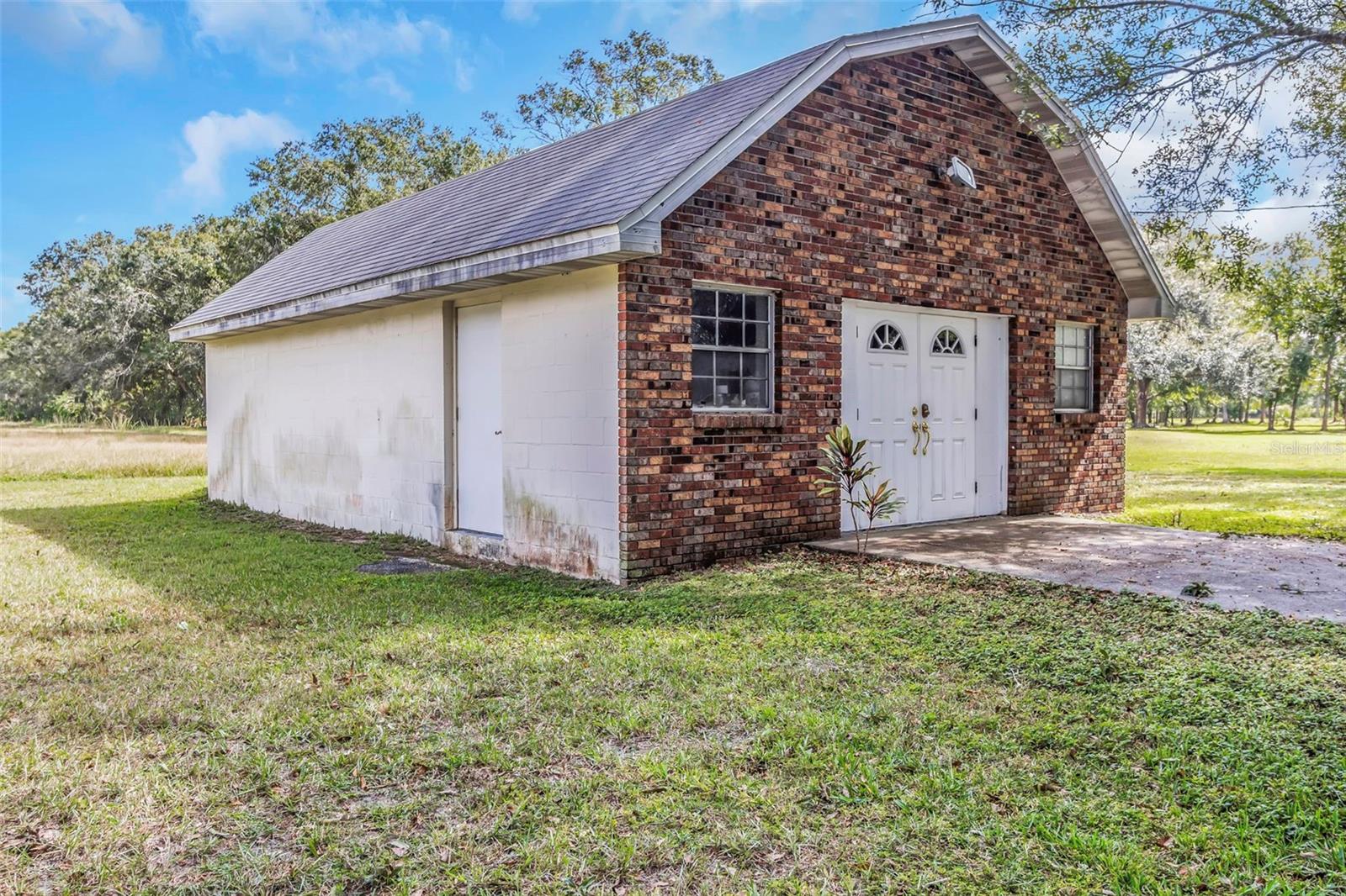 Image 58 of 63 For 17515 Lakeshore Road