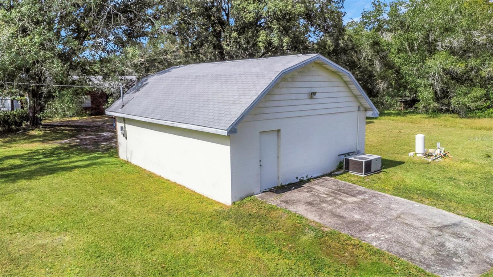 Image 59 of 63 For 17515 Lakeshore Road