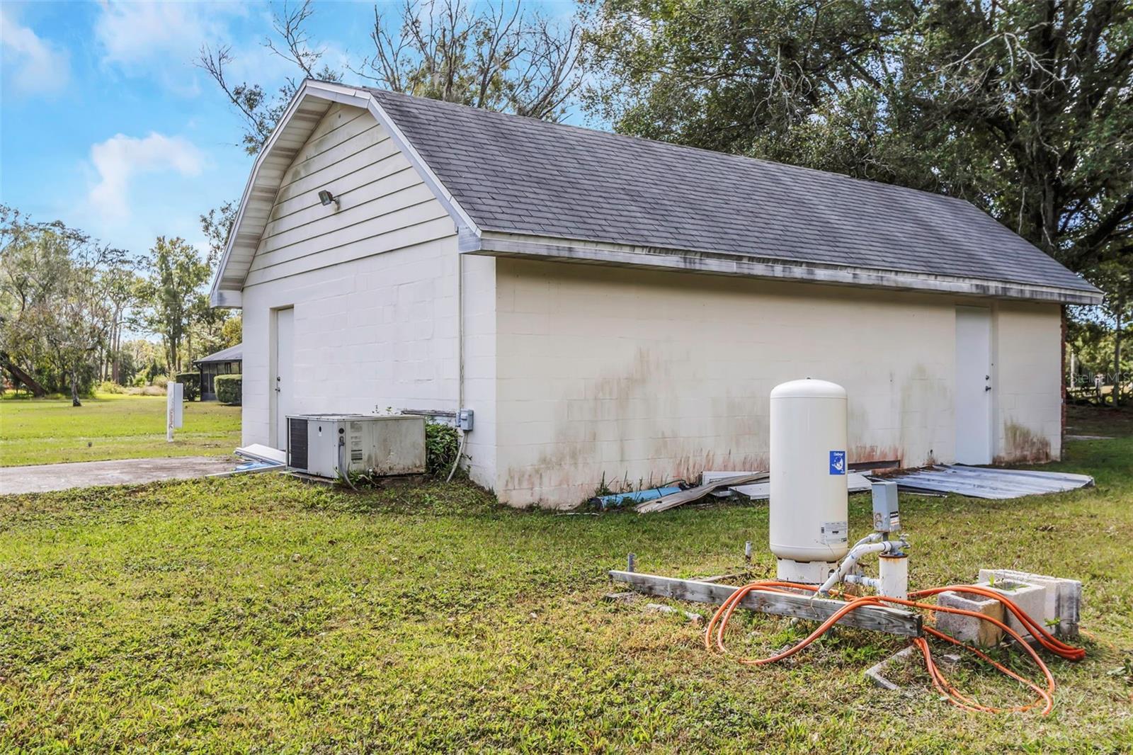 Image 60 of 63 For 17515 Lakeshore Road