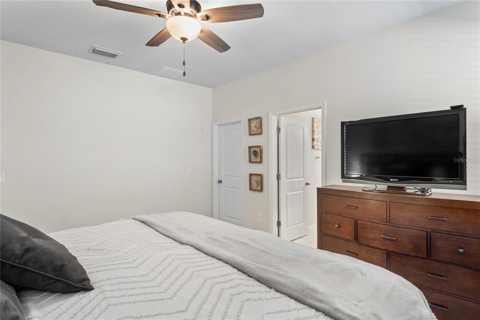 Image 23 of 39 For 10582 Hawks Landing Drive