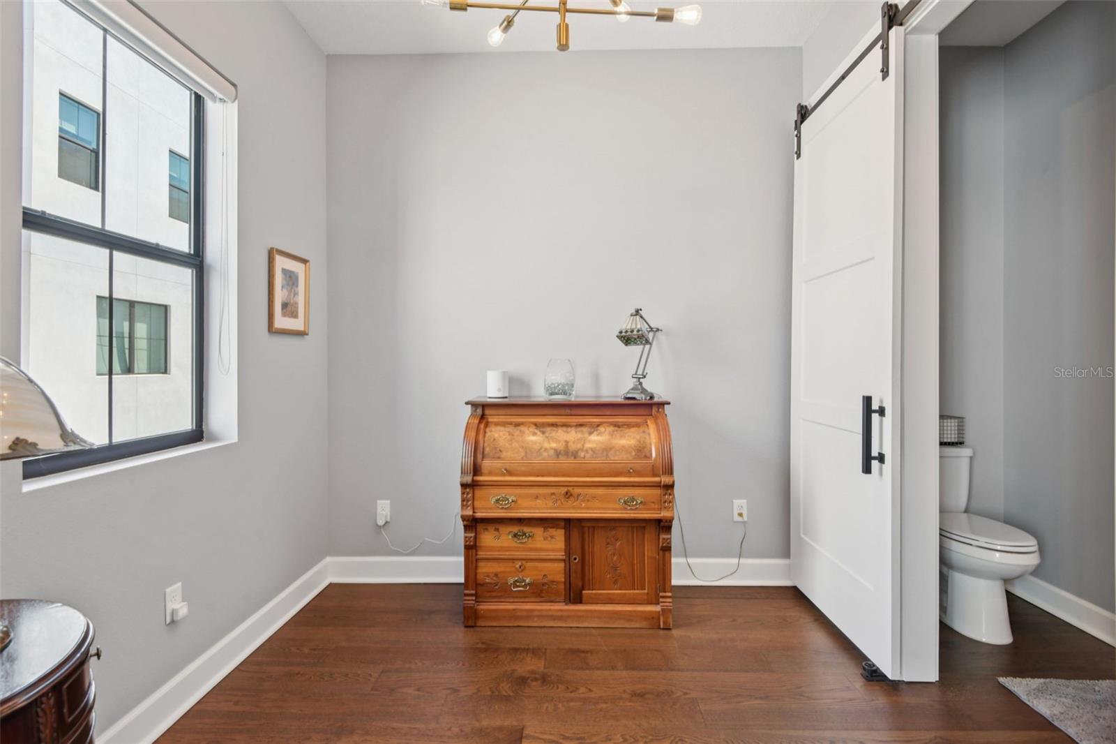 Image 27 of 62 For 2851 Gandy Boulevard 12