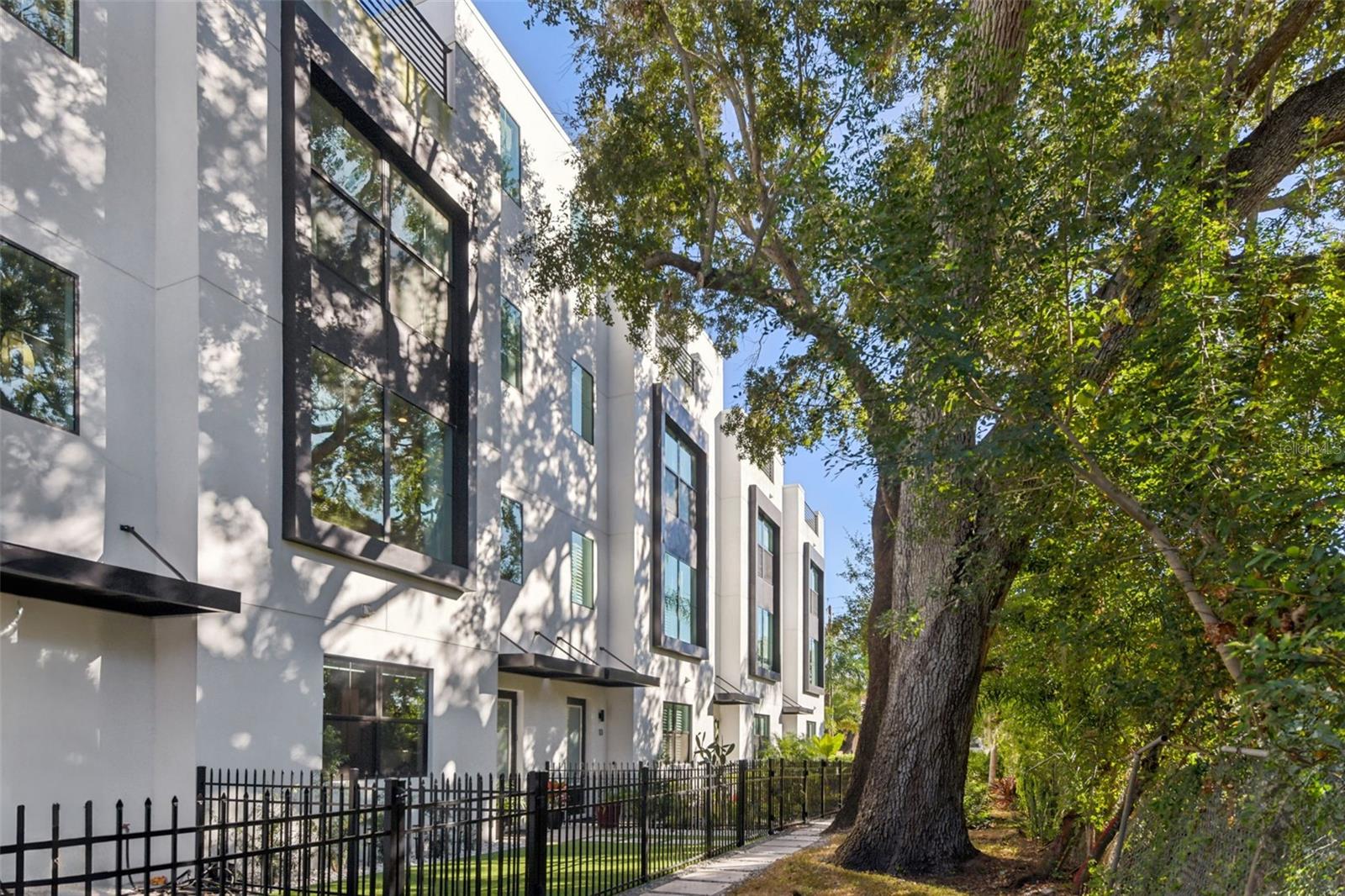 Image 4 of 62 For 2851 Gandy Boulevard 12