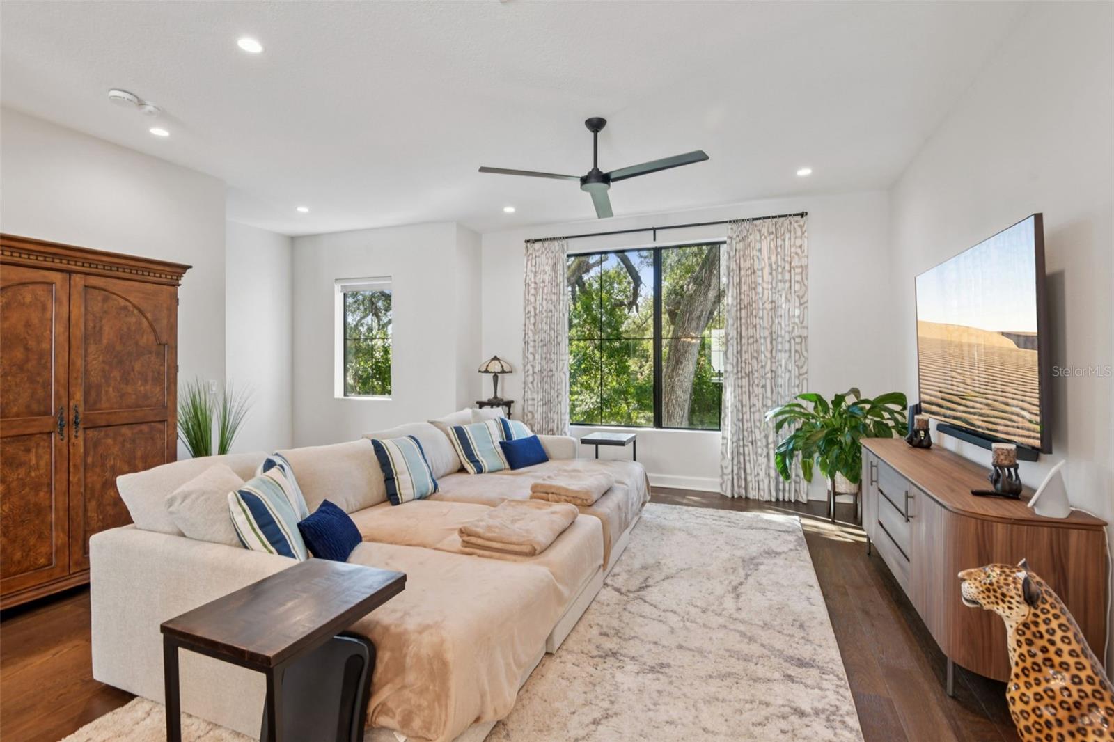 Image 9 of 62 For 2851 Gandy Boulevard 12