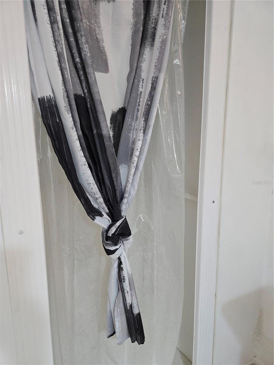 Image 19 of 25 For 6690 10th Avenue Terrace S