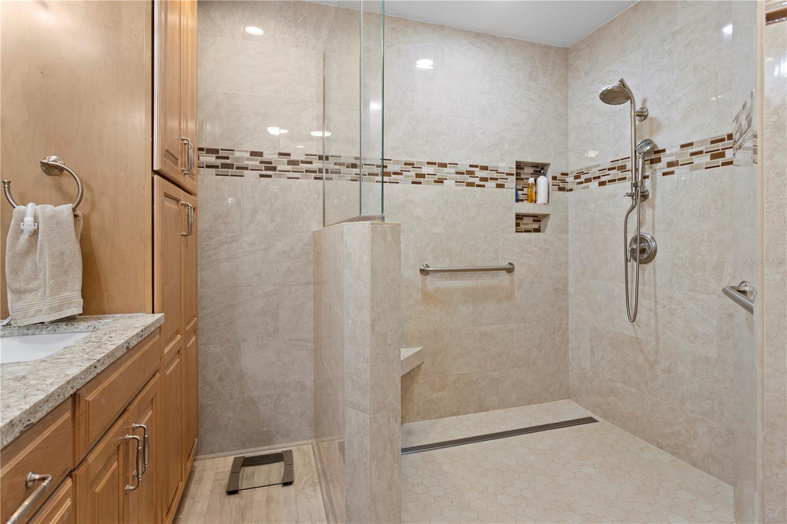 Image 17 of 50 For 350 2nd Street N 6