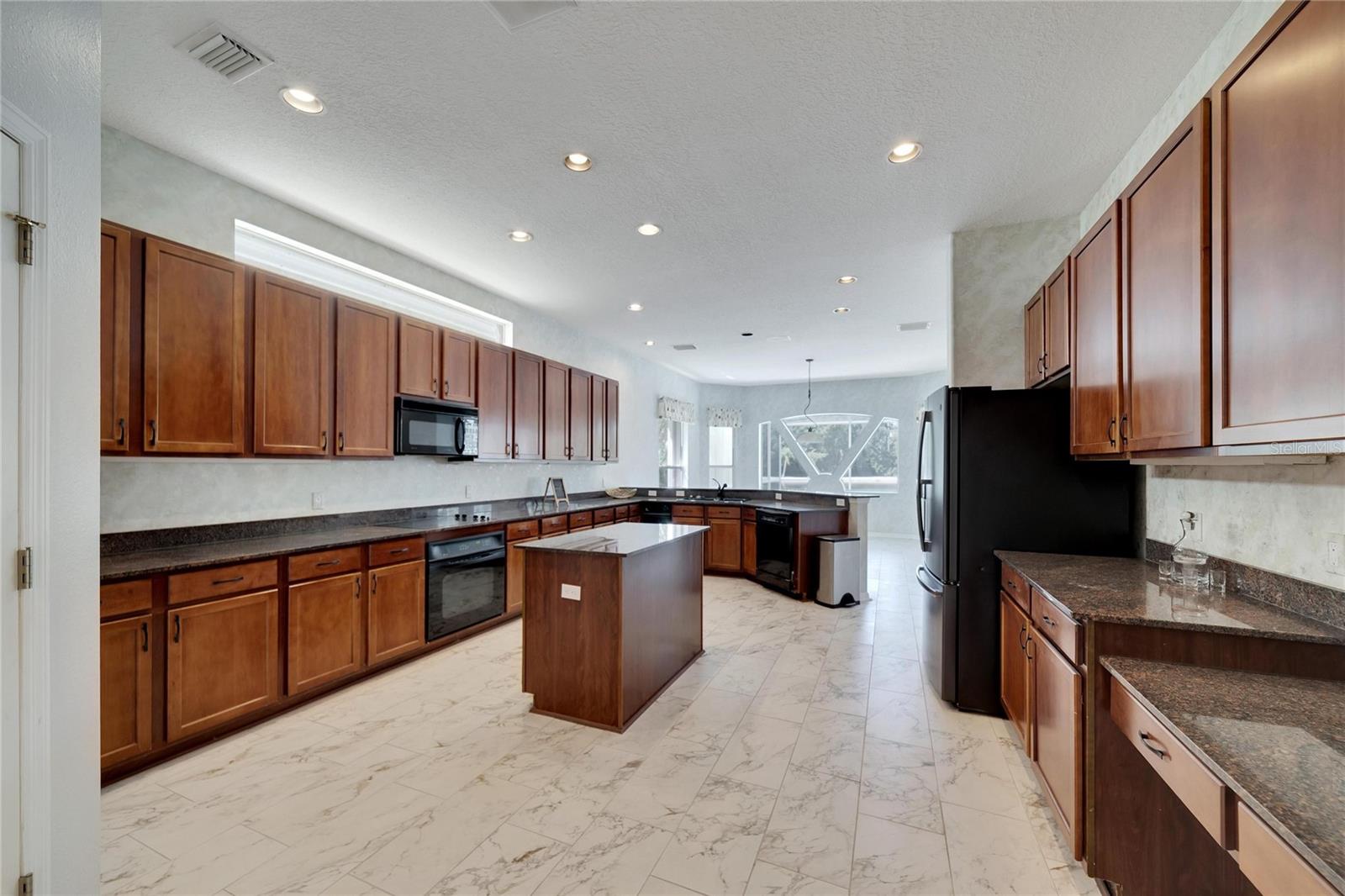 Image 12 of 66 For 17904 Cachet Isle Drive