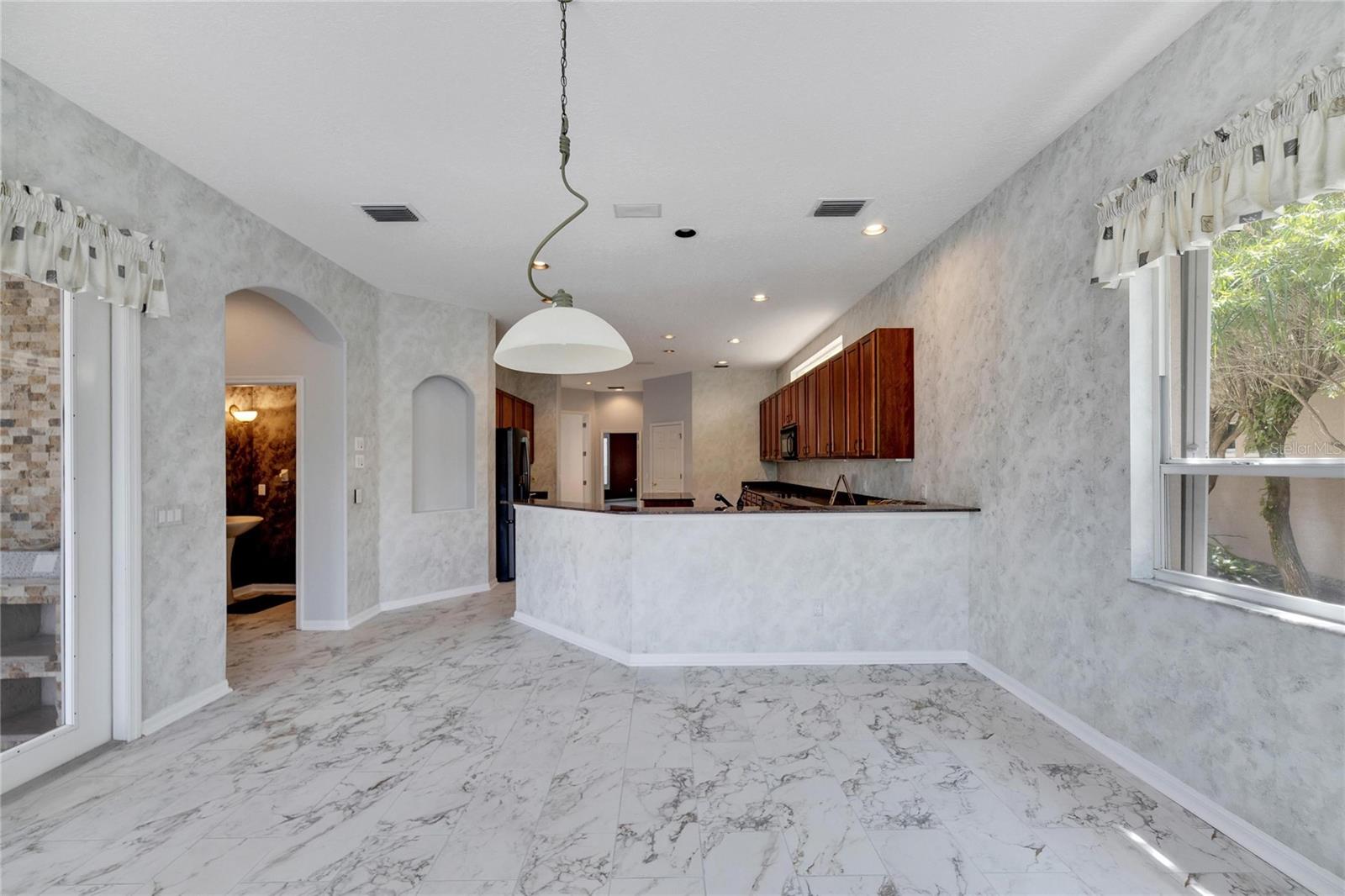 Image 21 of 66 For 17904 Cachet Isle Drive