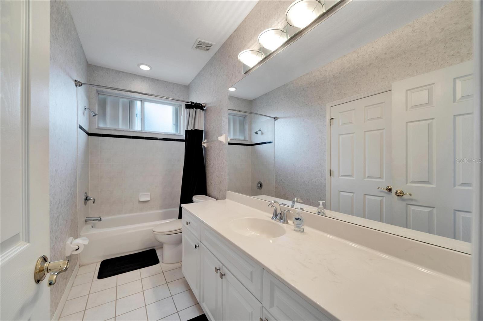 Image 43 of 66 For 17904 Cachet Isle Drive