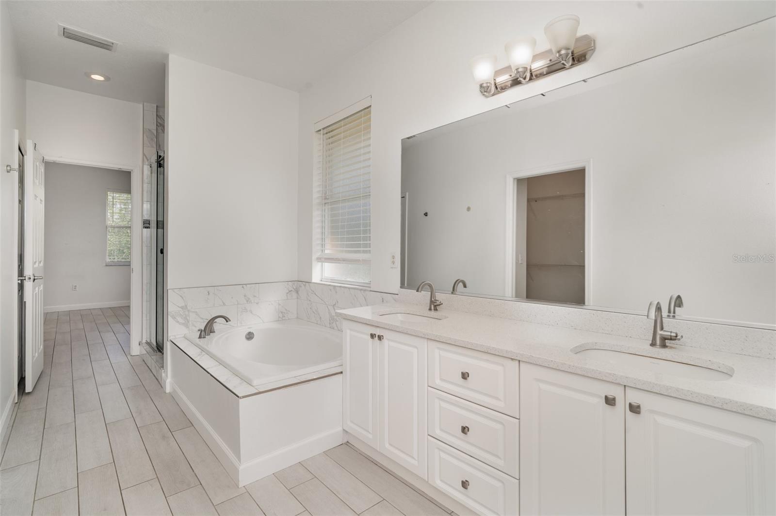 Image 11 of 39 For 30215 Saddlebag Trail