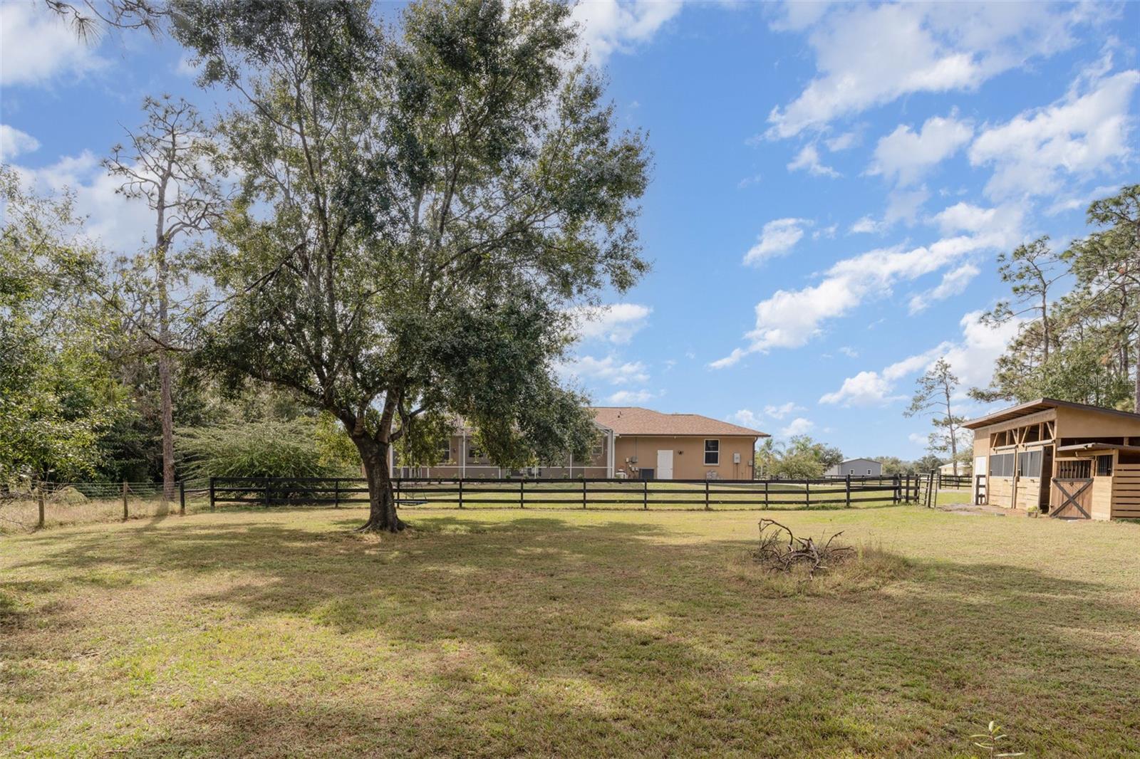 Image 25 of 39 For 30215 Saddlebag Trail