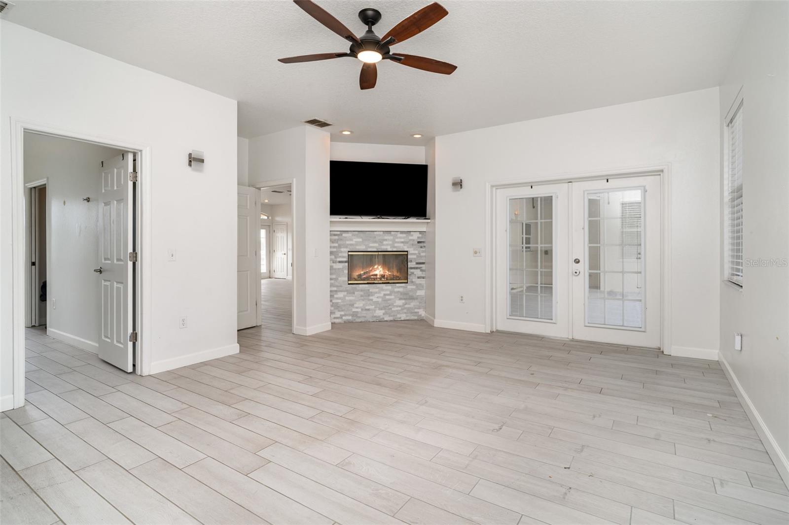 Image 9 of 39 For 30215 Saddlebag Trail