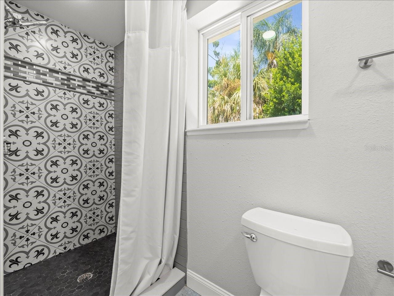 Image 25 of 37 For 2200 Capri Drive