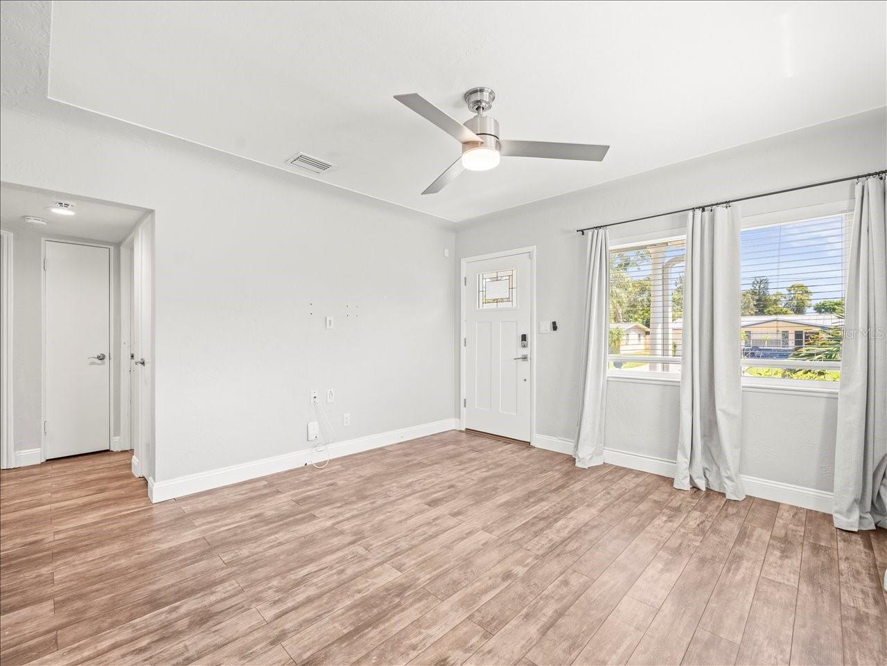 Image 7 of 37 For 2200 Capri Drive