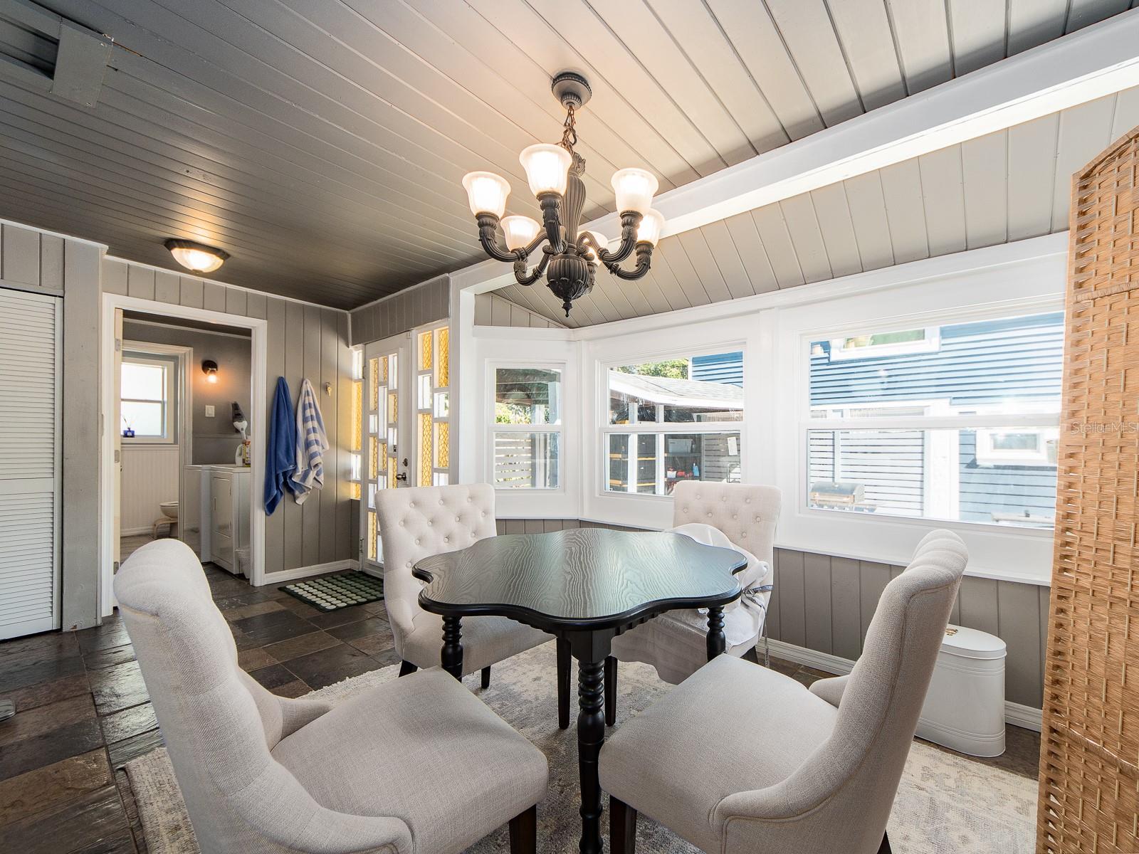 Image 21 of 70 For 945 11th Street N