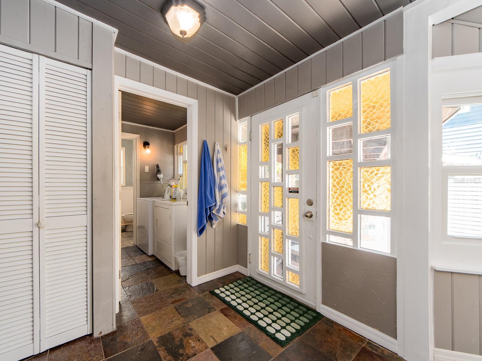 Image 22 of 70 For 945 11th Street N