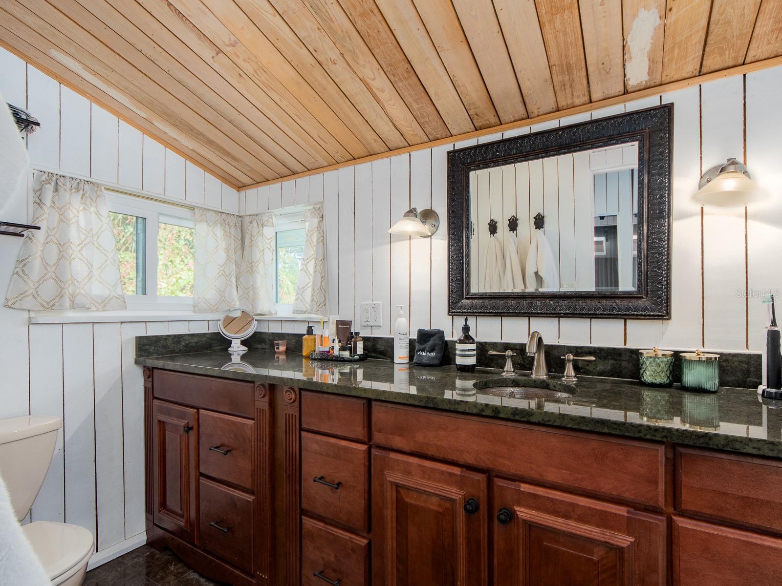 Image 35 of 70 For 945 11th Street N